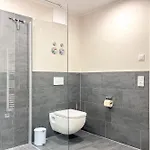 Baltischer Hof 33 *